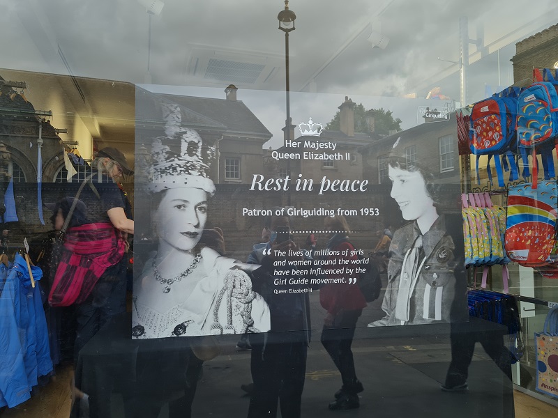 Shop front leaves a message for the Queen