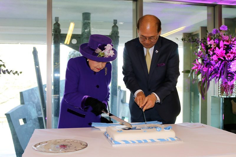 The Queen and IMO Secretary-General Kitack Lim.