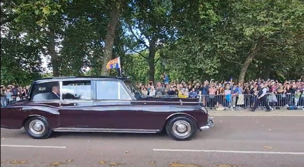 The new King arrives at Buckingham Palace