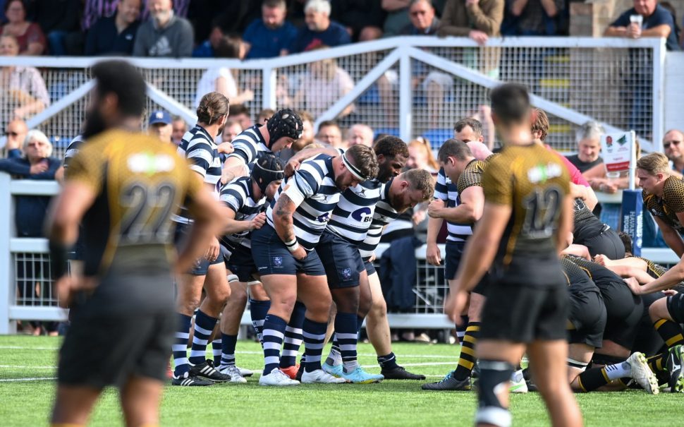 Havant RFC forwards pack down for a scrum