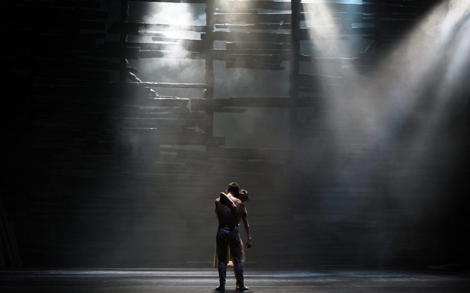 Jeffrey Cirio and Erina Takahashi in Creature by Akram Khan © Laurent Liotardo