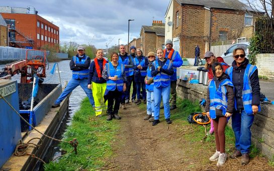 LARGER Can and Canal and River Trust volunteers