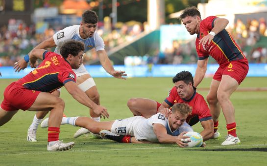 Spain and Argentina rugby players struggle for the ball