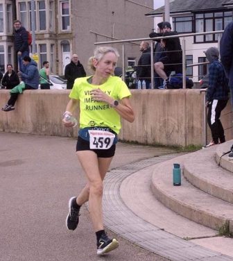 Lucy Crowhurst running (Credit: Sprint Finish Photography, used with permission)