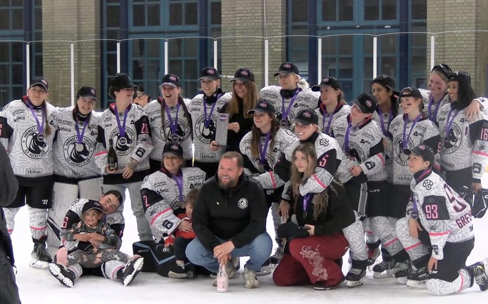 The Haringey Greyhounds posing for a team photo on the ice rink.