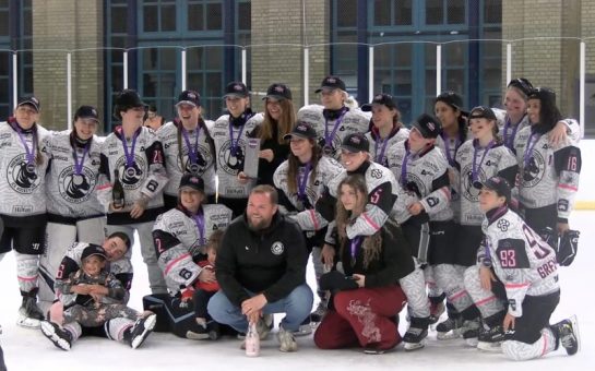 The Haringey Greyhounds posing for a team photo on the ice rink.