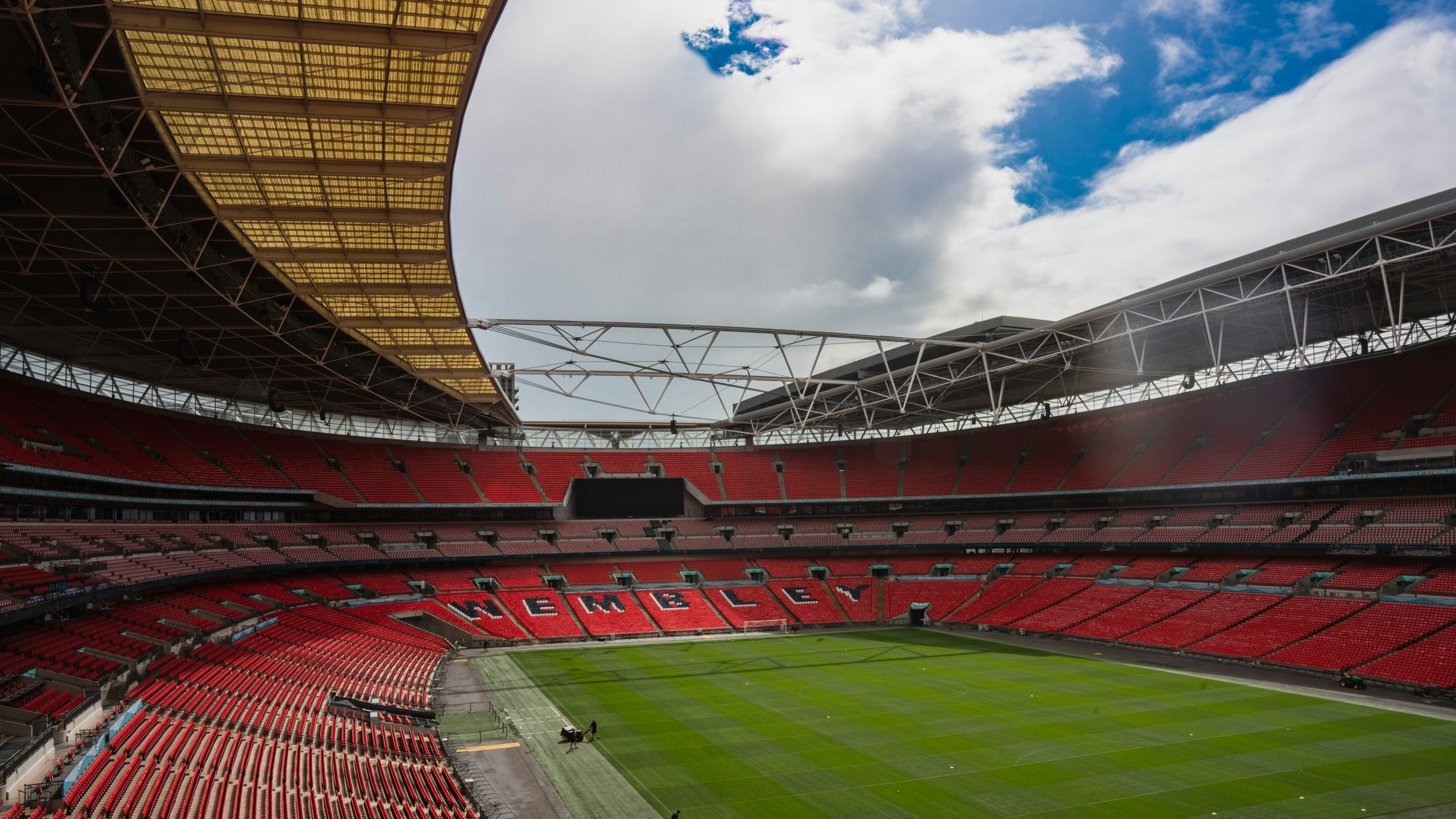 Oleksander Usyk and Daniel Dubois set to fight for undisputed glory at Wembley Stadium