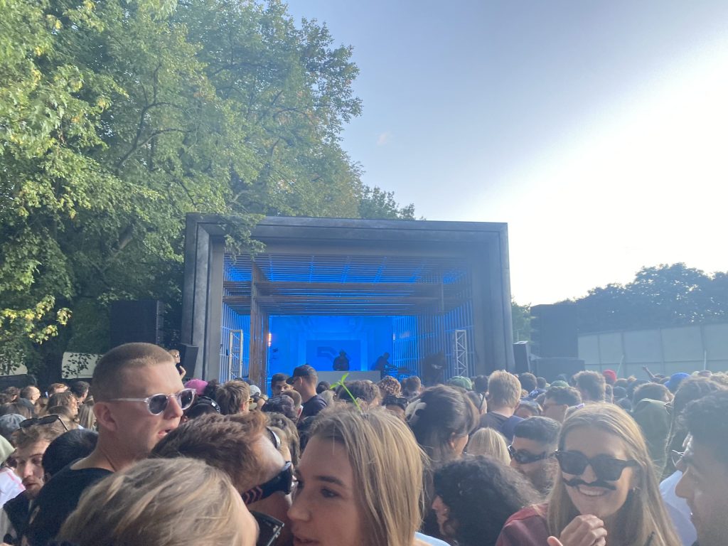 Siren stage 