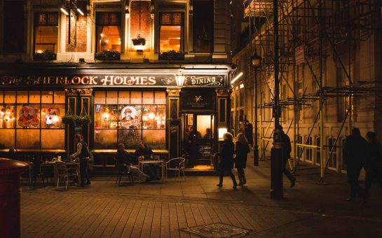 A London pub (Credit: Free to use from Unsplash)