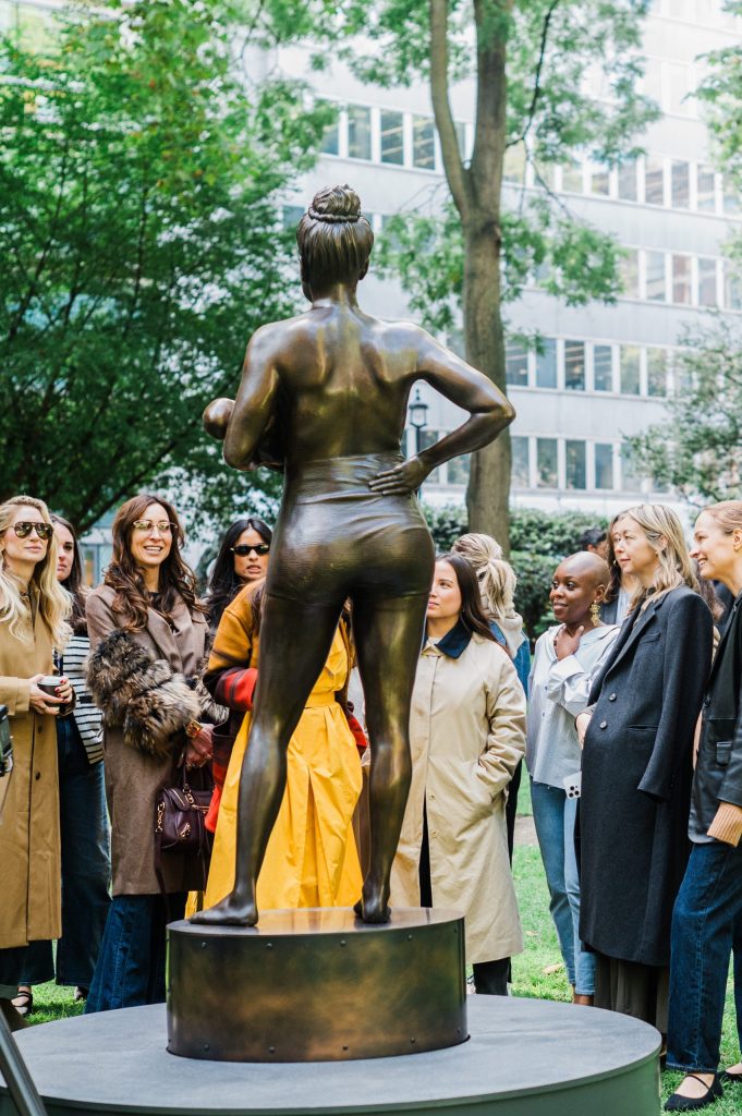 Mother Vérité on her pedestal in Portman Square, Westminster. Image credit: MTArt