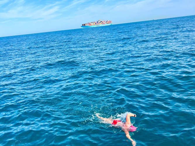 Image of Bryony Rowe swimming