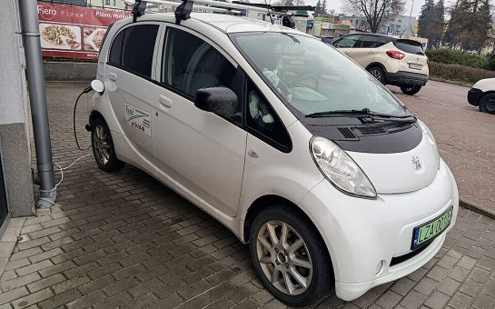 Electric car (Credit: Wikimedia Commons)