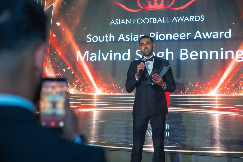 Malvind Singh Benning accepting his South Asian Pioneer Award